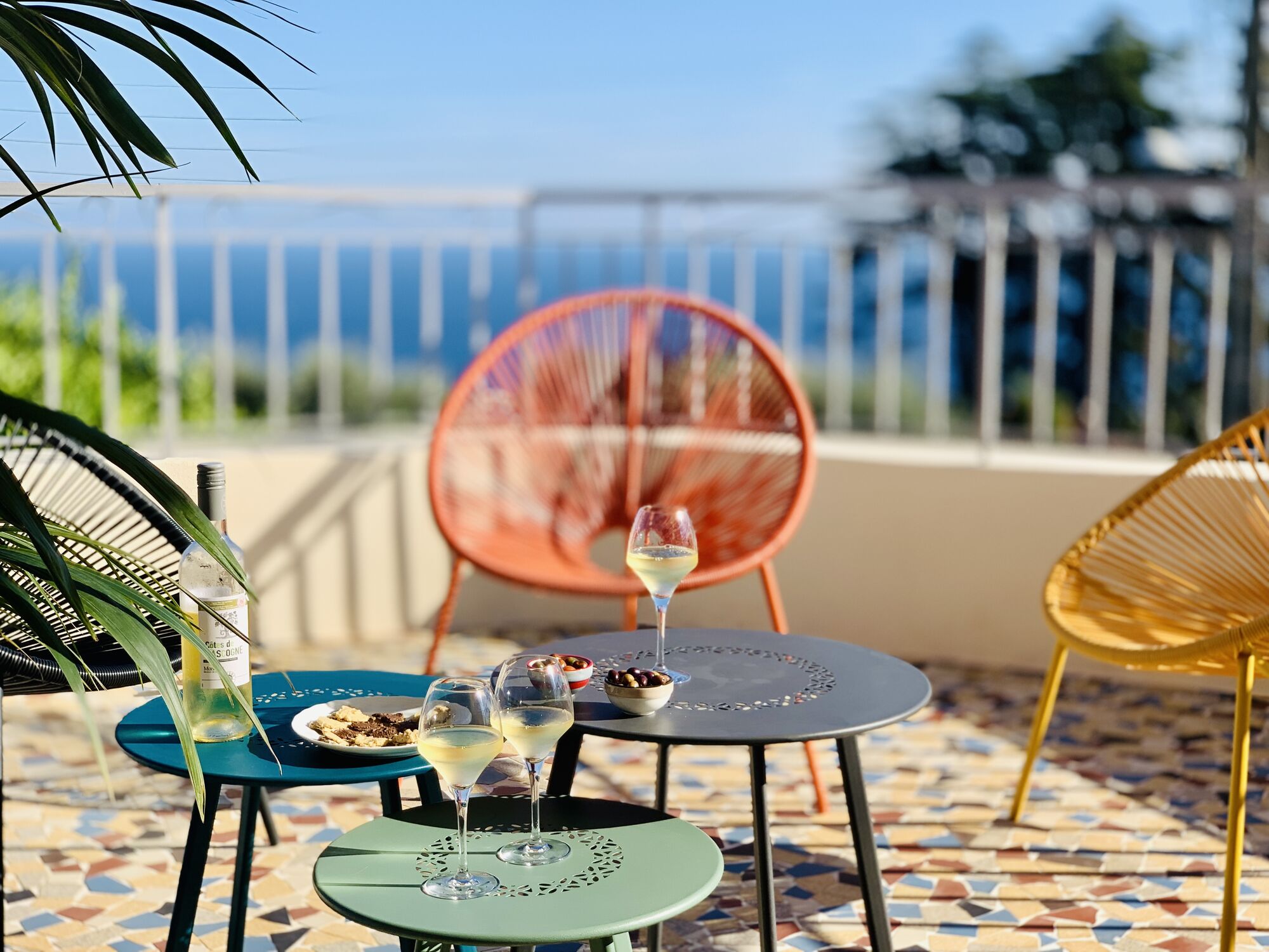 La terrasse principale face à la mer